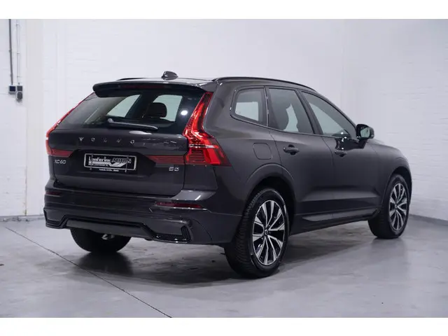 Volvo XC60 B5 Plus Dark 2023 Benzine 4