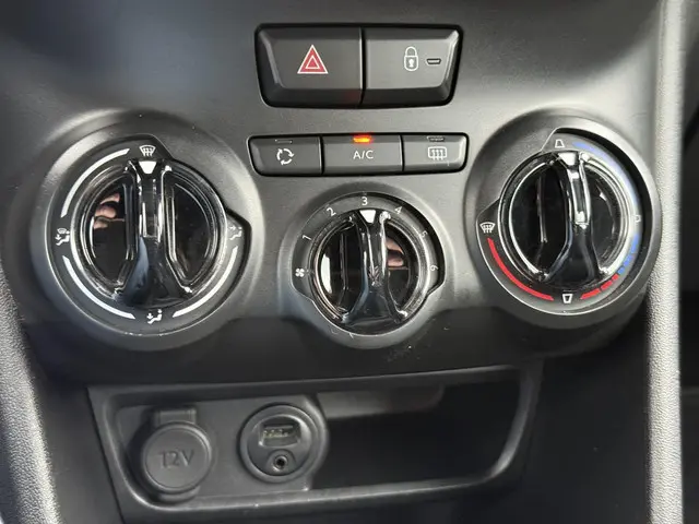 Peugeot 208 1.2 VTi Allure 2014 Benzine 23