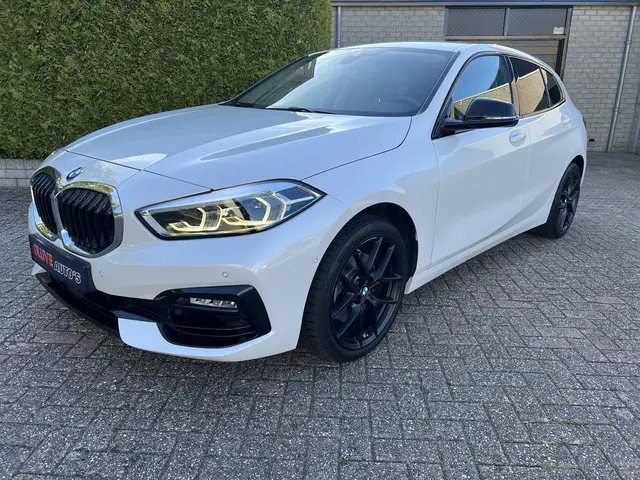 BMW 1 Serie 118i Sport Line 2020 Benzine 30