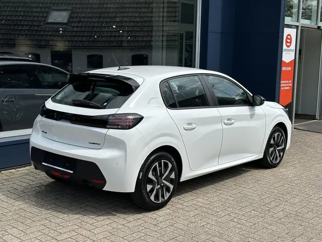 Peugeot 208 1.2 Hybrid 110 e-DCS6 Style 2025 Benzine 8