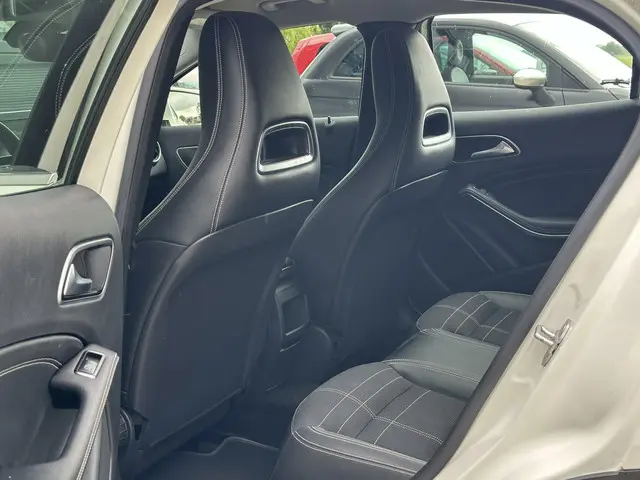 Mercedes-Benz GLA 180 Prestige 2016 Benzine 28