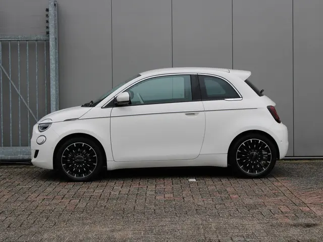 Fiat 500e La Prima 42 kWh 2023 Elektrisch 10