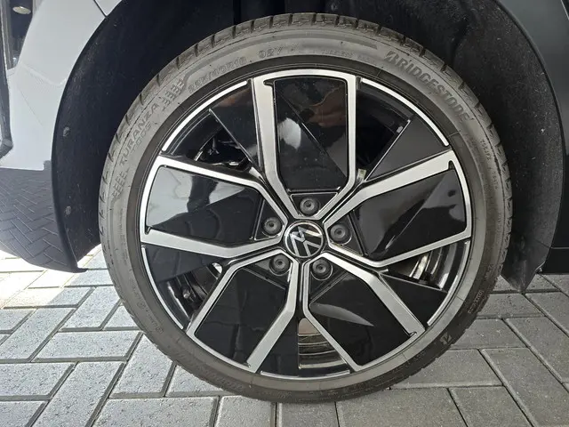 Volkswagen Golf 1.5 eTSI Edition 50 2024 Benzine 43