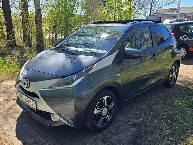 Toyota Aygo 1.0 VVT-i x-clusiv cabrio 2017 Benzine 8