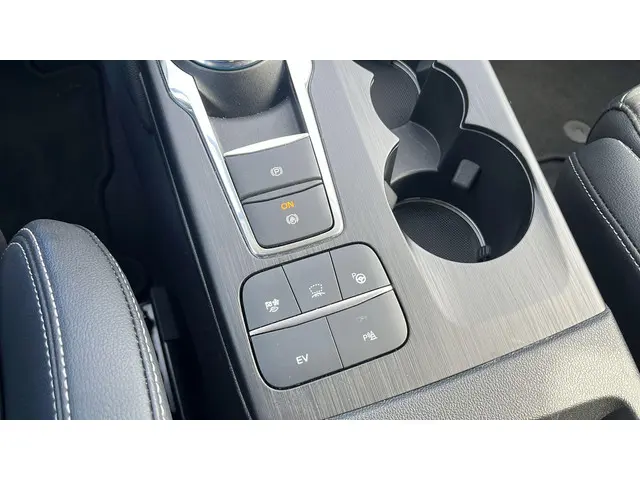Ford Kuga 2.5 PHEV Titanium 2024 Hybride Benzine 39