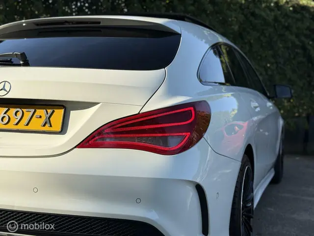 Mercedes-Benz CLA Shooting Brake 180 2015 Benzine 3