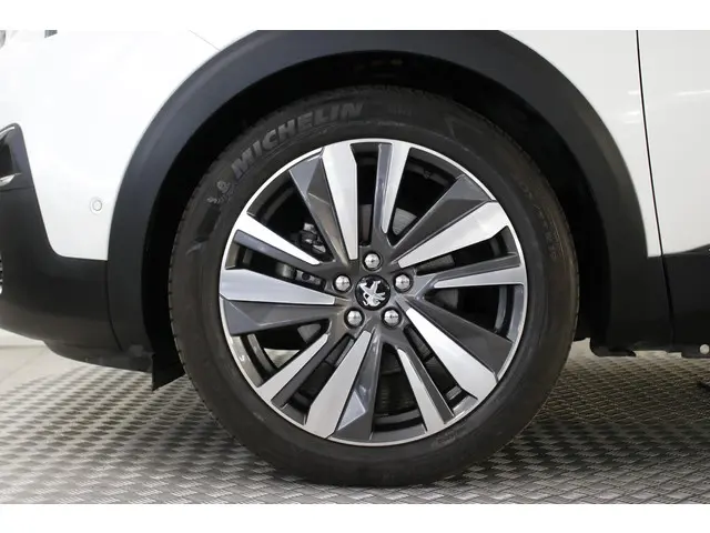 Peugeot 3008 1.2 PureTech GT Line 130 PK. 2017 Benzine 11