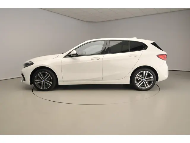 BMW 1 Serie 5-deurs 118i 2021 Benzine 2
