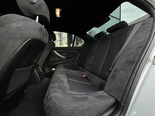 BMW 3 Serie 320i 2019 Benzine 4