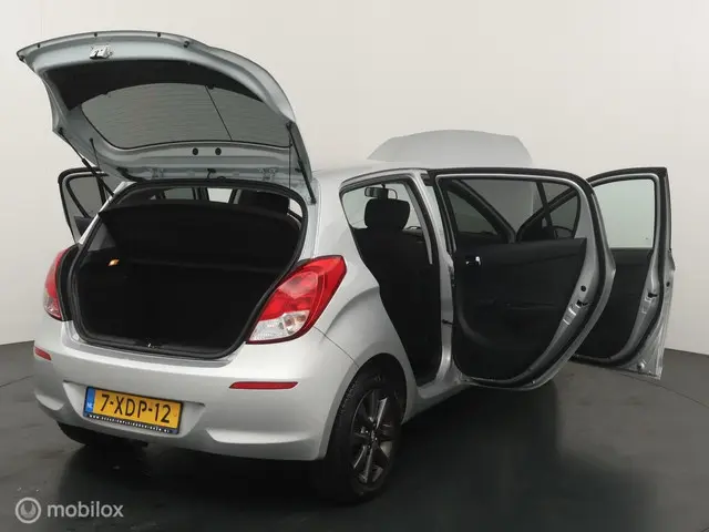 Hyundai i20 1.2 HP i-Motion Comfort 2015 Benzine 22