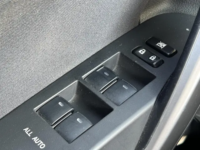 Toyota Auris 1.8 Hybrid Executive 2015 Hybride Benzine 19