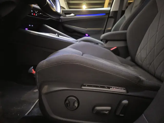 Volkswagen Golf 1.4 eHybrid Style 2020 Hybride Benzine 18