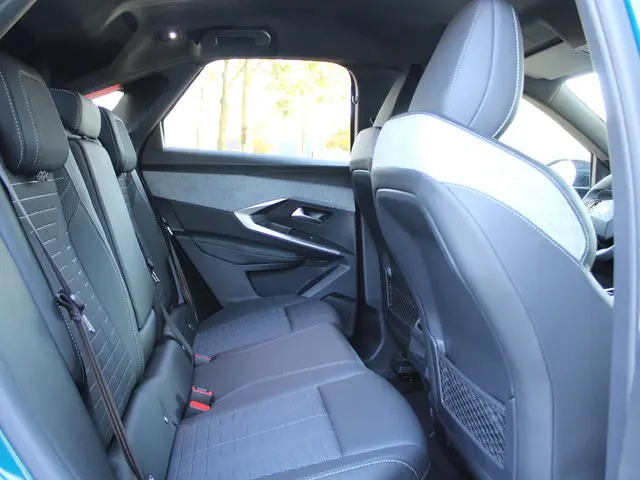 Peugeot 3008 1.2 Hybrid 145 GT 2025 Hybride Benzine 8