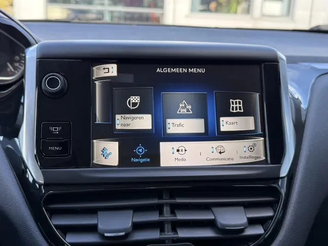 Peugeot 208 1.2 VTi Envy 2013 Benzine 12