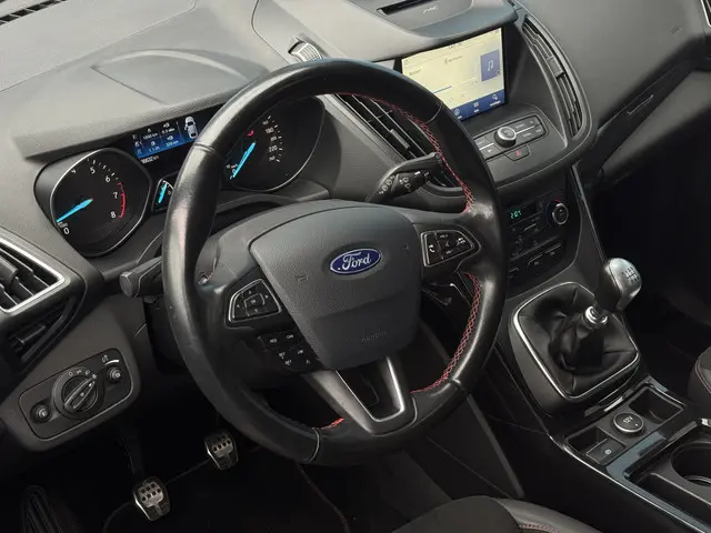 Ford Kuga 1.5 EcoBoost ST Line 2018 Benzine 3