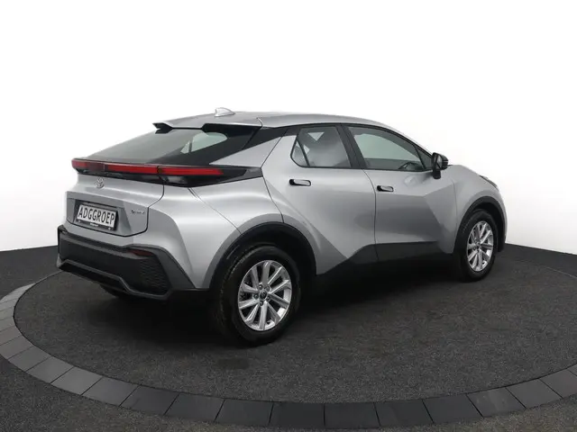 Toyota C-HR 1.8 Hybrid 140 Active 2025 Hybride Benzine 2