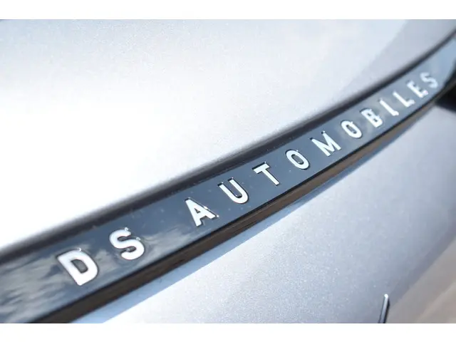 DS DS 3 PureTech 130 EAT8 Performance Line 2024 Benzine 13