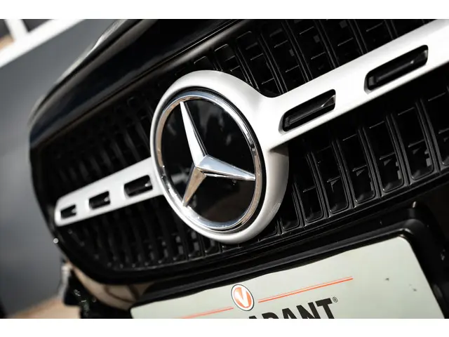 Mercedes-Benz GLA 180 Business Line 2023 Benzine 28