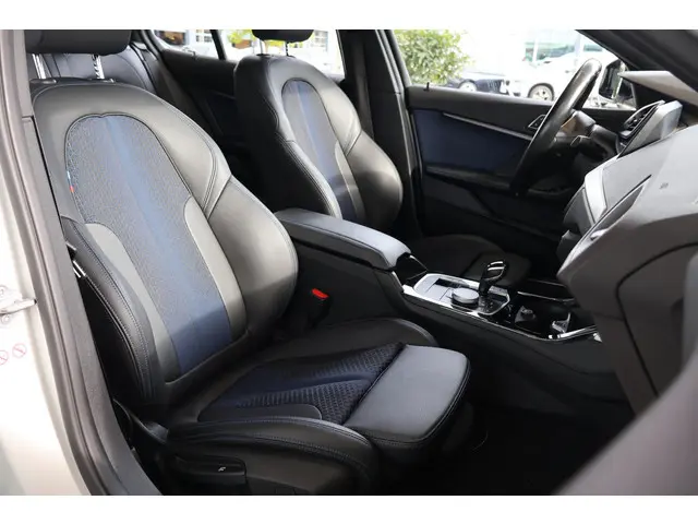 BMW 1 Serie 118i Executive Edition 2020 Benzine 7