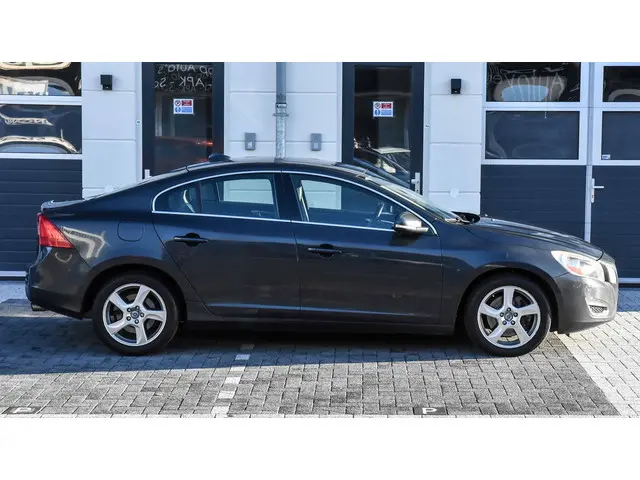 Volvo S60 2.0 T5 Momentum 2013 Benzine 33