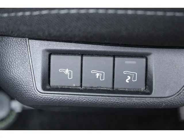 Peugeot 2008 1.2 PureTech GT-Line 2020 Benzine 18