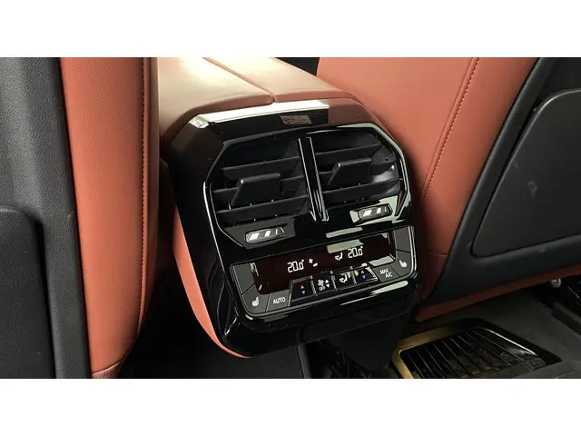 BMW iX xDrive40 High Executive 77 kWh 2022 Elektrisch 22