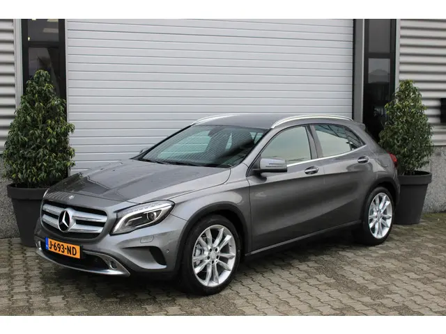 Mercedes-Benz GLA 200 2015 Benzine 4