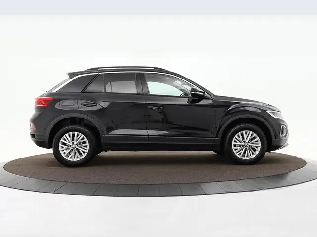 Volkswagen T-Roc 1.5 TSI 150pk DSG Life 2023 Benzine 21