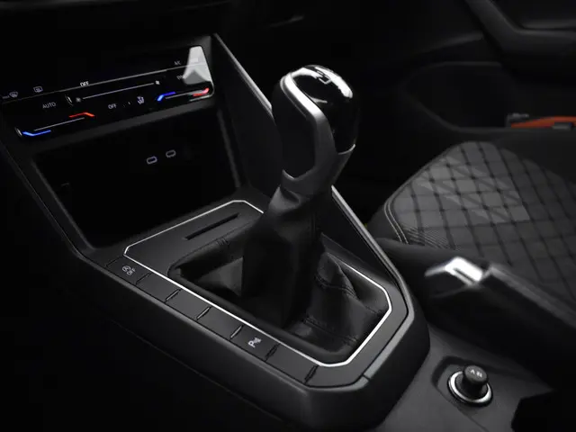 Volkswagen Polo 1.0 Tsi 95pk R-Line 2023 Benzine 24