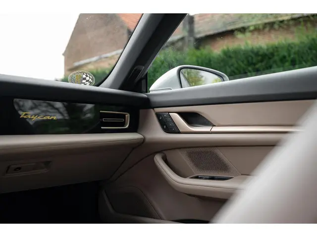 Porsche Taycan Performance 2021 Elektrisch 23