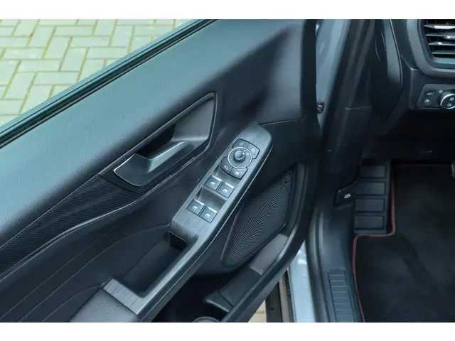 Ford Kuga 2.5 PHEV ST-Line X 2023 Hybride Benzine 24