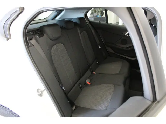 BMW 1 Serie 116d Business Edition 2022 Diesel 13