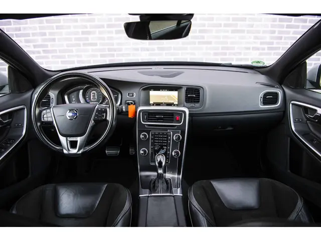 Volvo V60 1.5 T3 R-Design 2017 Benzine 6