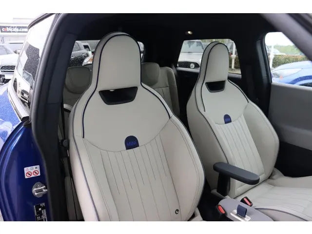 MINI 3-Deurs Cooper E | Favoured L 2025 Elektrisch 11