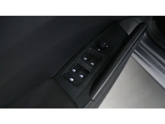 Škoda Fabia 1.0 TSI 95pk Selection 2024 Benzine 13