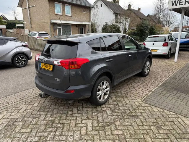 Toyota RAV4 2