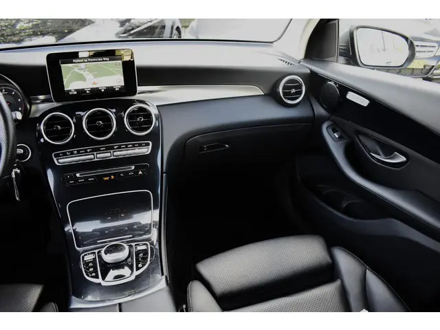 Mercedes-Benz GLC 220 d 4MATIC Prestige 2016 Diesel 11