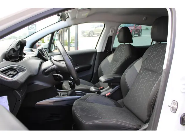 Peugeot 2008 1.2 PureTech Active 2016 Benzine 12