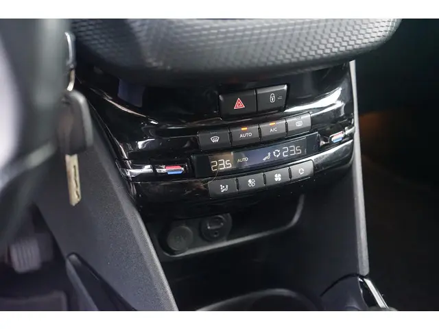 Peugeot 2008 1.2 PureTech Allure 2016 Benzine 29