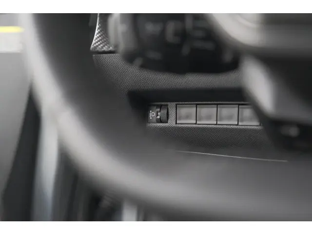 Peugeot 208 PureTech 100 Allure 2024 Benzine 40