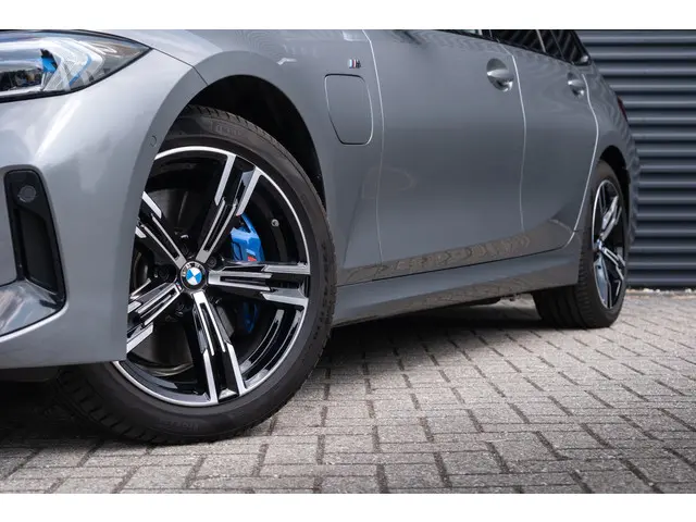 BMW 3 Serie Touring 330e 2024 Hybride Benzine 3