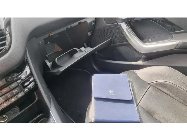 Peugeot 208 1.2 VTi Allure 2014 Benzine 25