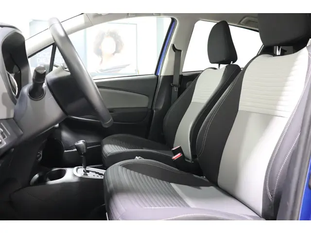 Toyota Yaris 1.5 Hybrid Dynamic, 2020 Hybride Benzine 12