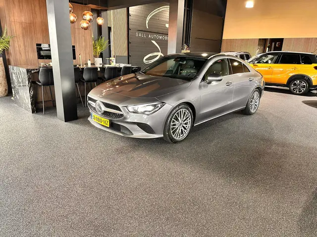 Mercedes-Benz CLA 180 Luxury Line 2022 Benzine