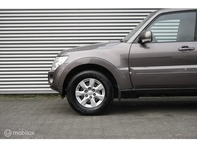 Mitsubishi Pajero 3.2 DI-D Instyle 2013 Diesel 40