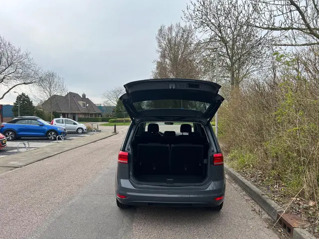 Volkswagen Touran 1.5 TSI Highline 7p, 1e eig. 2021 Benzine 35