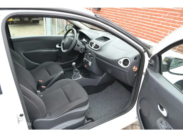 Renault Clio 1.2 Yahoo 2012 Benzine 15