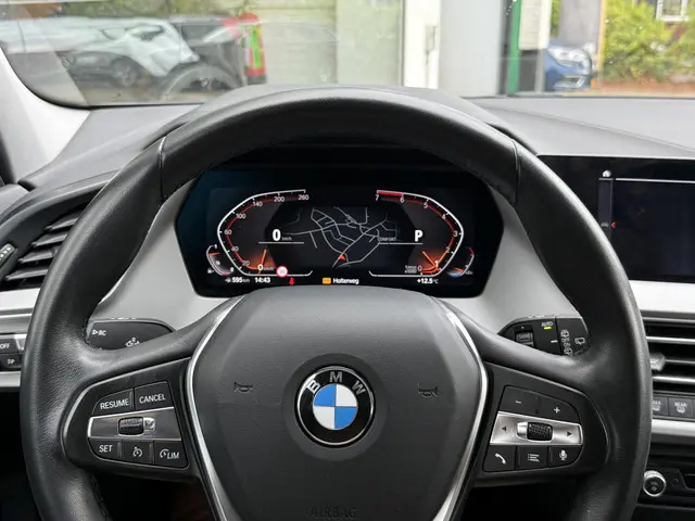 BMW 1 Serie 118i Executive Edition 2020 Benzine 8