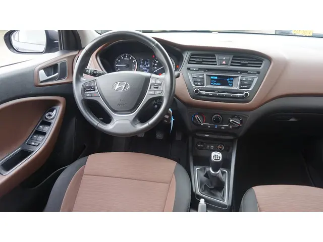 Hyundai i20 1.2 HP i-Motion 2016 Benzine 8