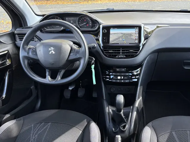 Peugeot 208 1.2 VTi Envy 2013 Benzine 8